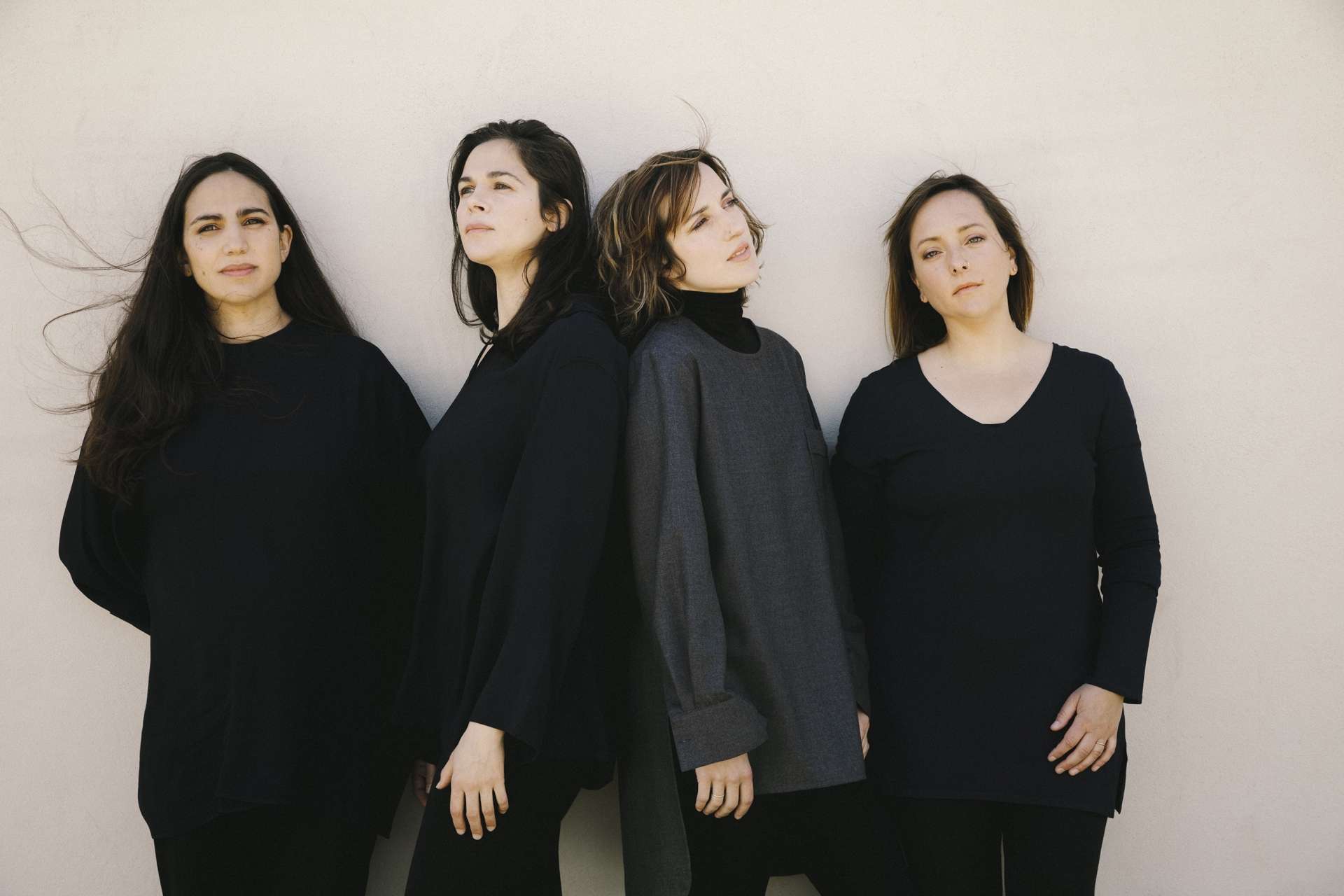 Les quatre interprètes féminines du quatuor sans leurs instruments